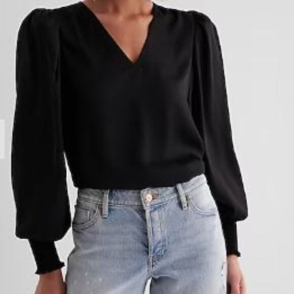 NWT, Express V-Neck Long Sleeve Smocked Cuff Top, Size XS - Picture 1 of 2